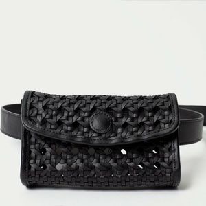 NWT Aritizia Auxiliary  Beckett Belt Bag - NWT!